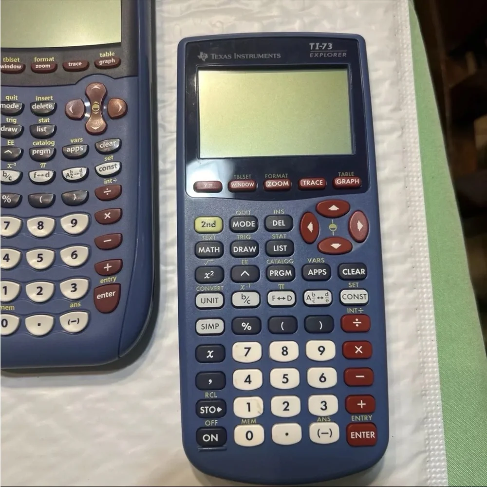 Texas Instruments TI 73 Graphing Calculator with Cover Tested Calculus - Picture 2 of 11